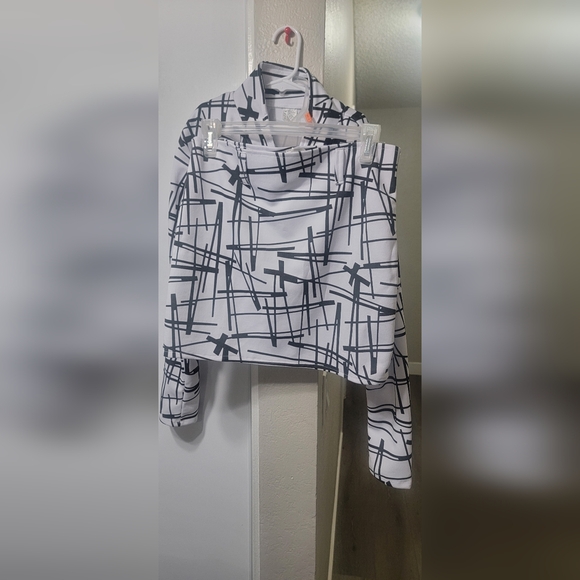 2 Piece Sets for Women Long Sleeve Solid Color White and Black Open Front. - Picture 8 of 8